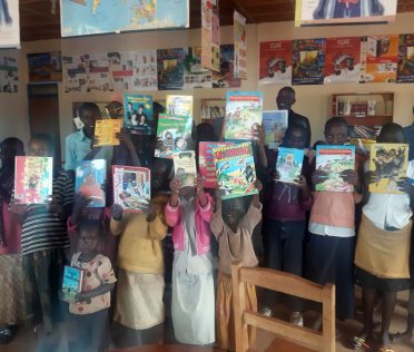 2018-05-07 enfants livres Nyamurenza